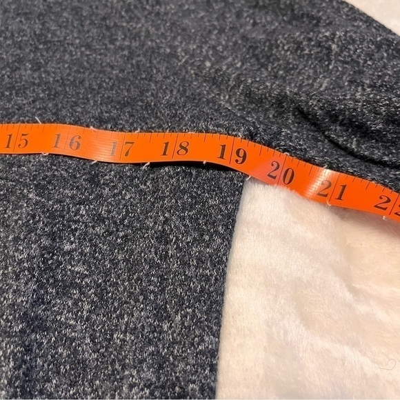 COIN 1804 split bell sleeve button back heathered grey top size large - Picture 13 of 13